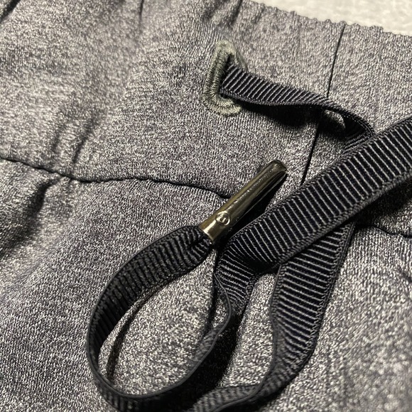 Lululemon On The Fly Pant Womens 4 Heathered Grey Drawstring 28" Inseam Athletic - Picture 6 of 9